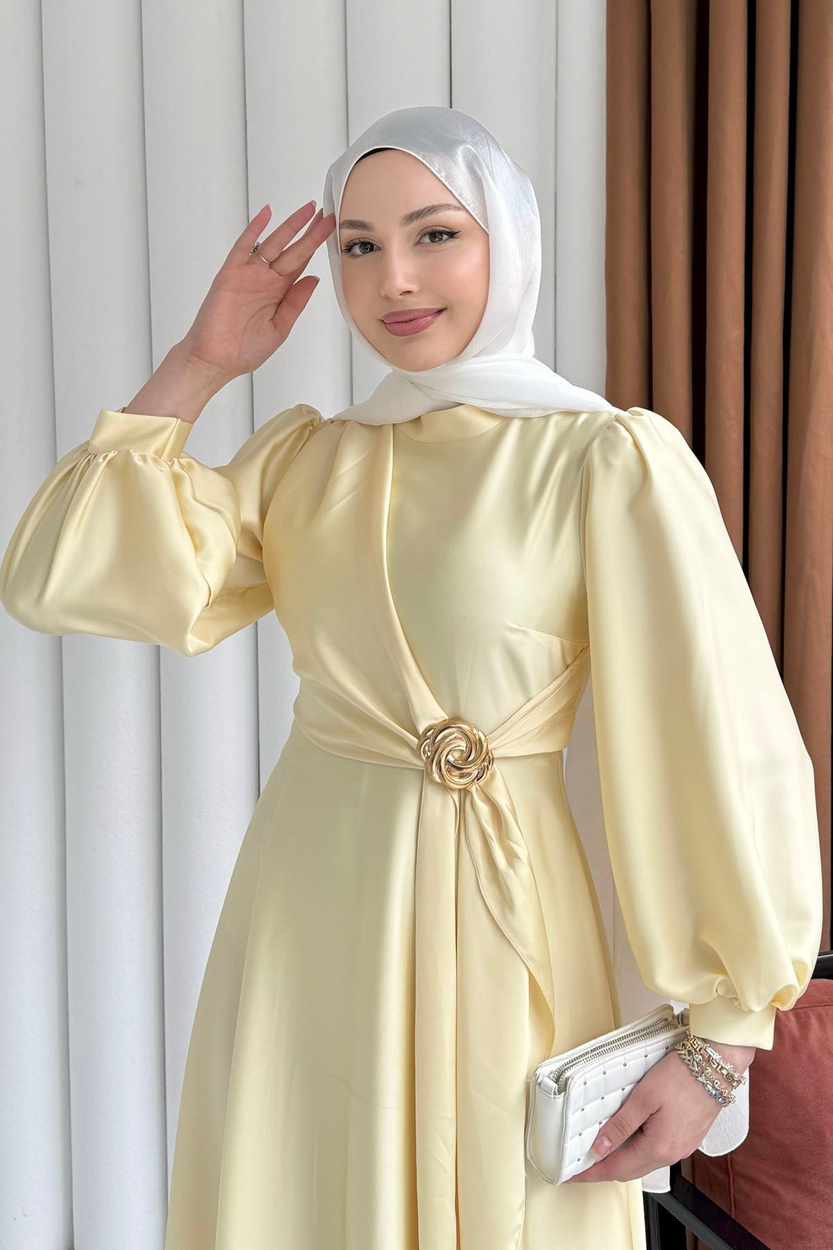 Broş Detaylı Premium Kumaş Saten Tesettür Abiye-Sarı