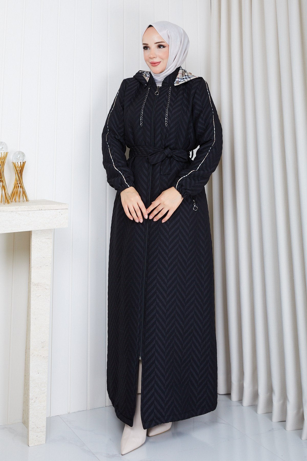 Burberry desenli Kapitone Manto siyah