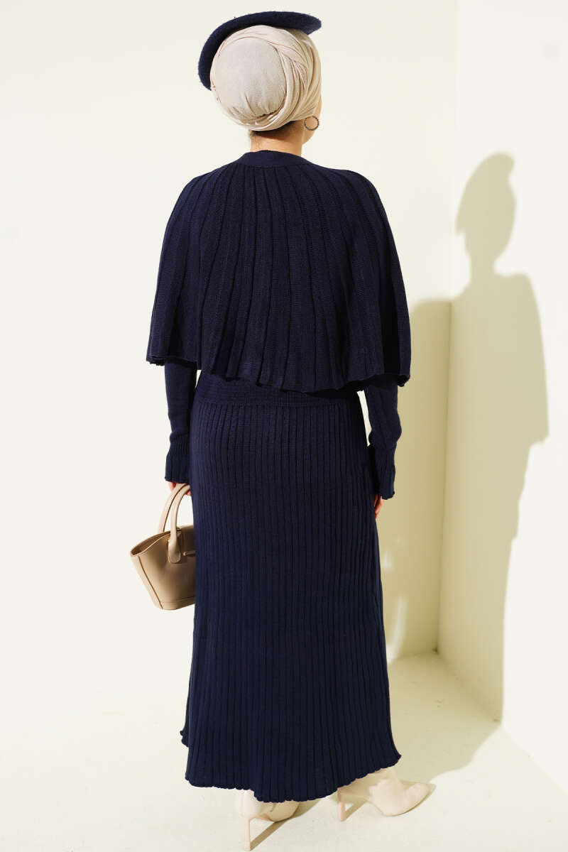Ensemble robe en tricot avec cape boutonnée bleu marine