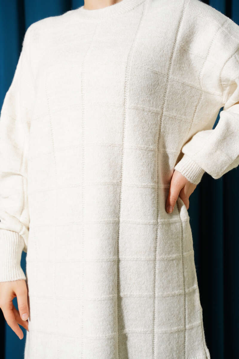 Kare Desenli Yumoş Triko Tunik ekru