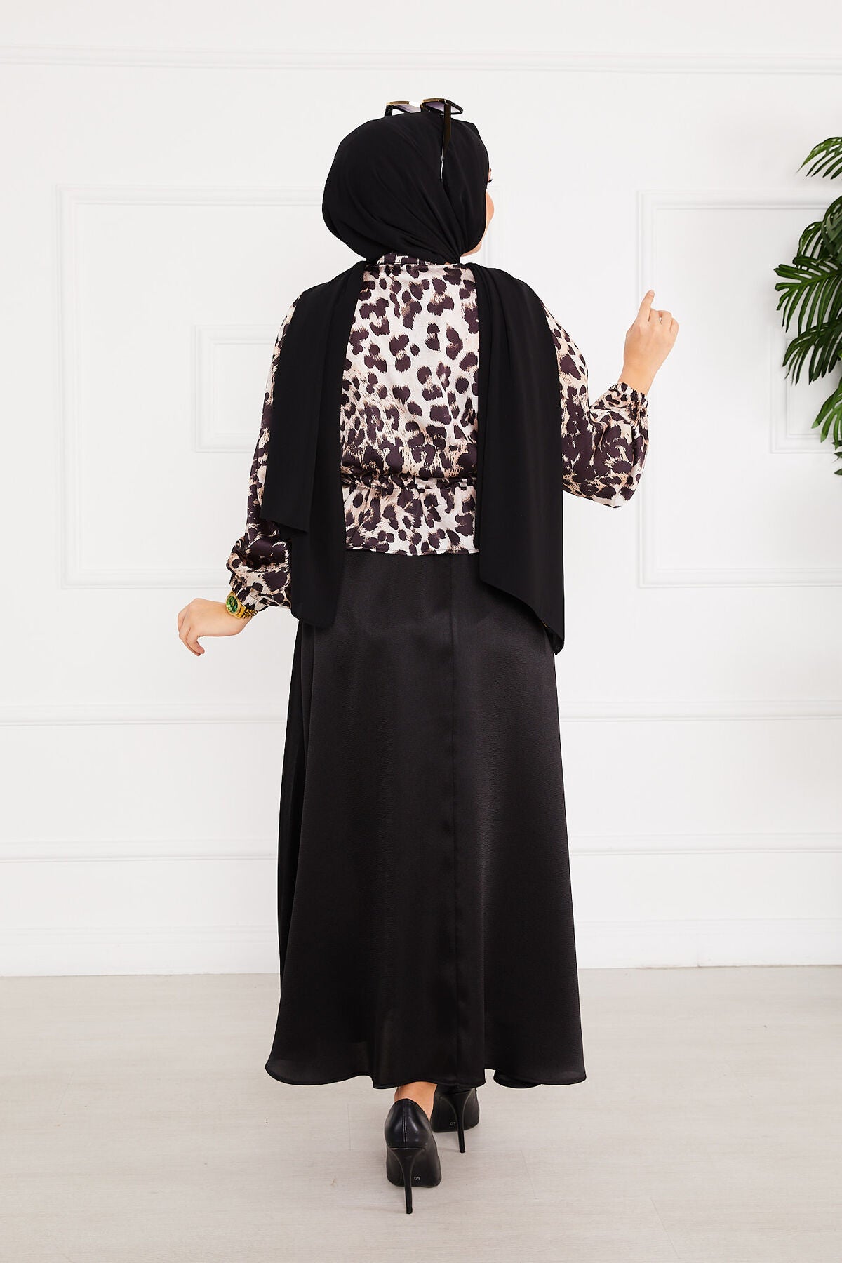 Leopar Desenli Tesettür Saten Takım Siyah