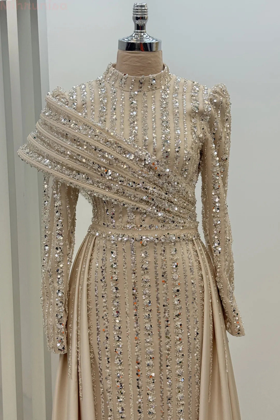 Omuz Detaylı Saten Abiye gold