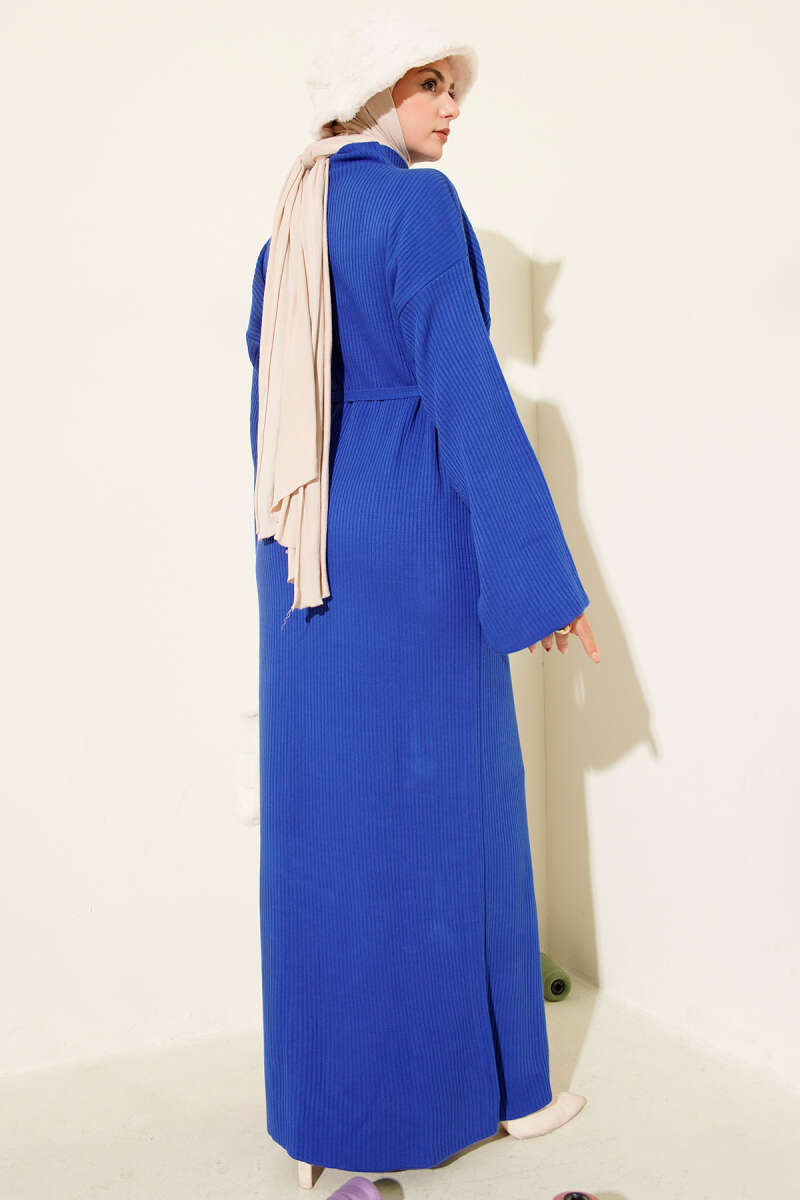 Lässiges Strickkleid mit Gürtel in Saphirblau