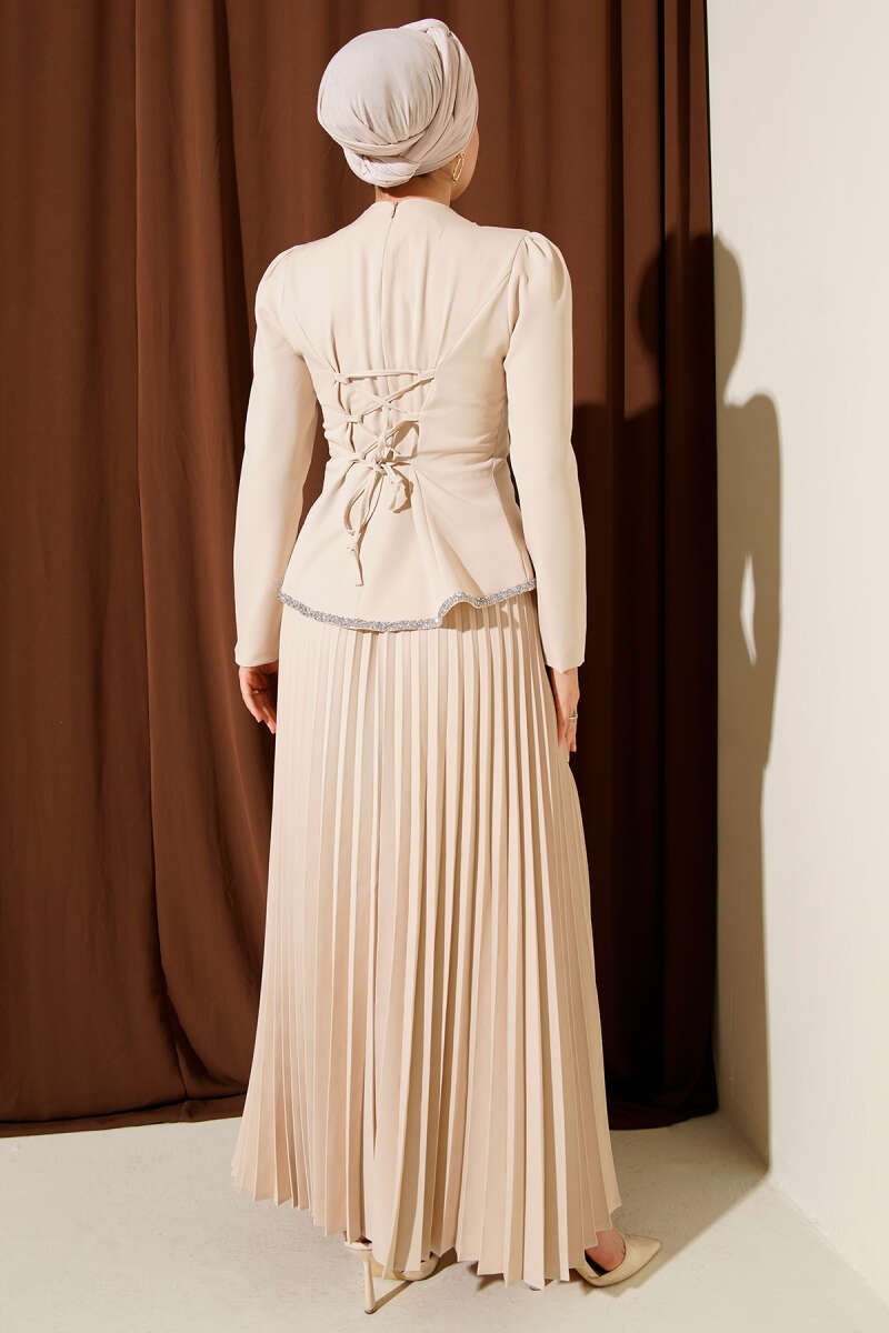 Zweiteiliges Set mit Stein-Detail und Falten, Beige