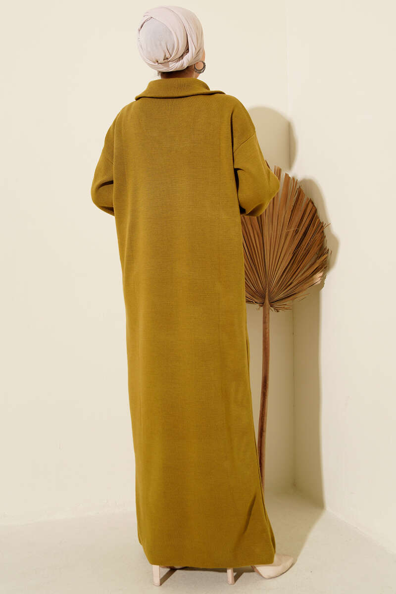 Strickkleid mit halbem Reißverschluss am Kragen, ölgrün
