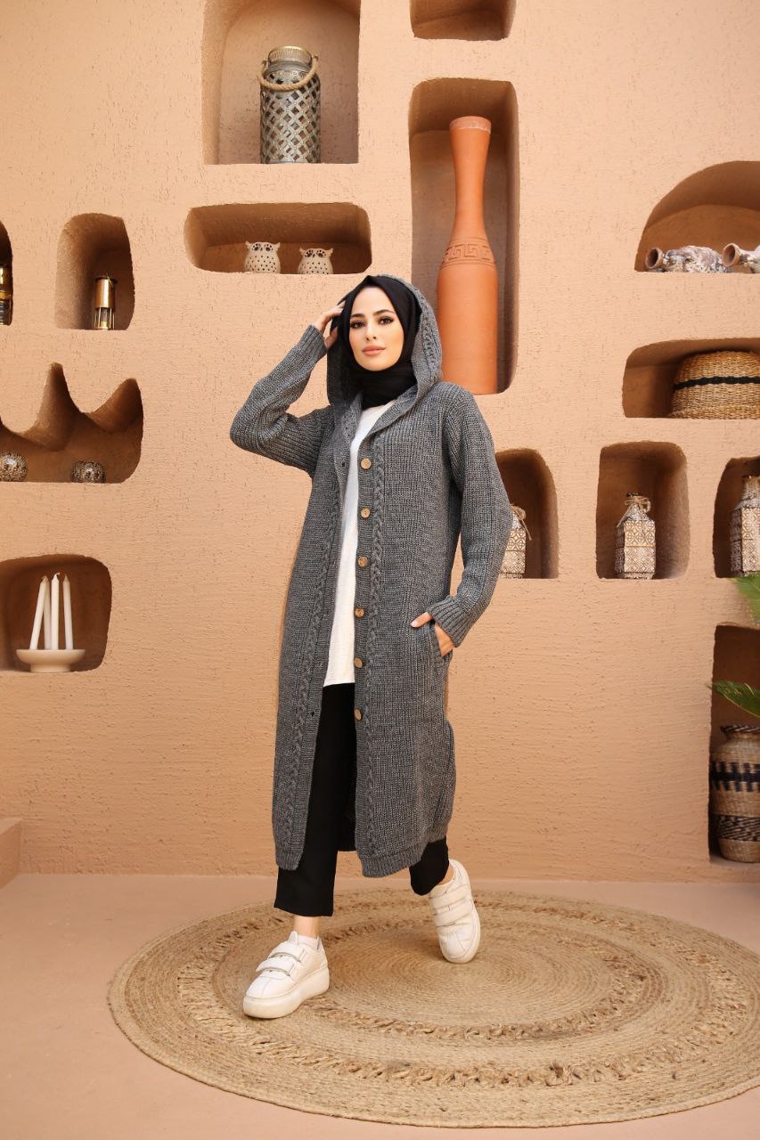 Lange Strickjacke mit Kapuze – geräuchert