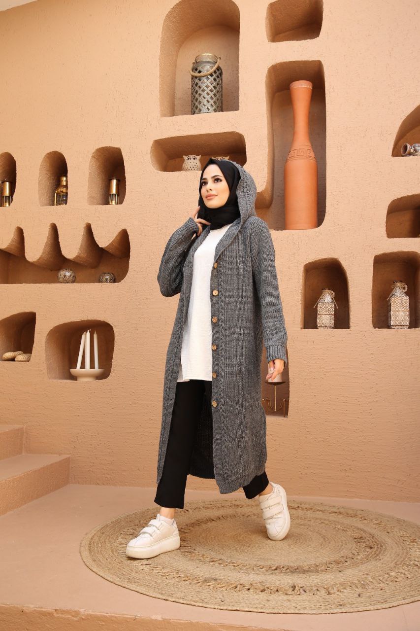 Lange Strickjacke mit Kapuze – geräuchert