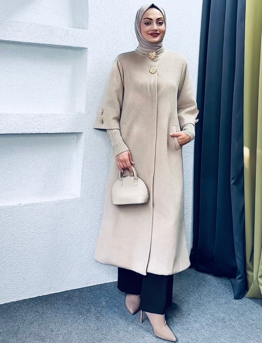 Gold düğmeli kaban bej