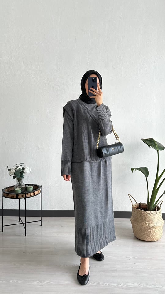 Knitted dress with vest gray