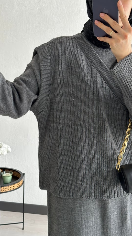 Knitted dress with vest gray