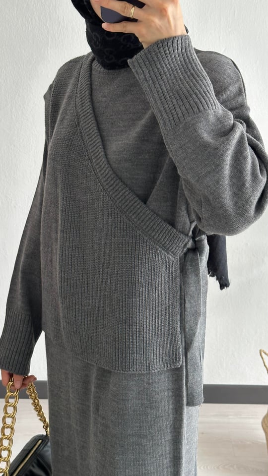 Knitted dress with vest gray