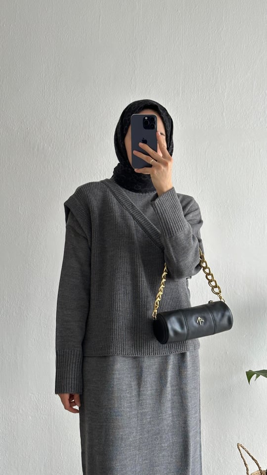 Knitted dress with vest gray