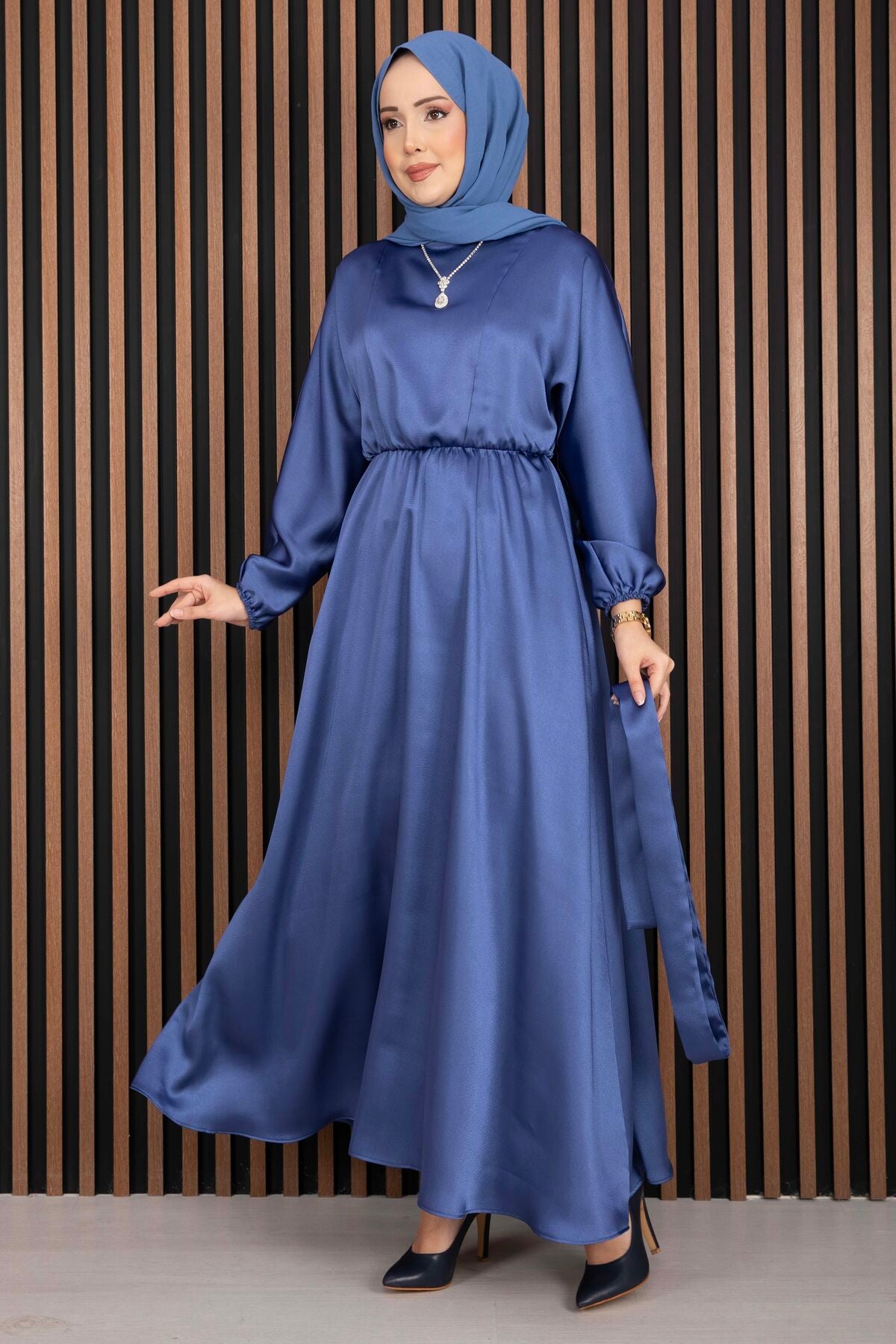 Beli Büzgülü Kuşaklı Tesettür Elbise mavi