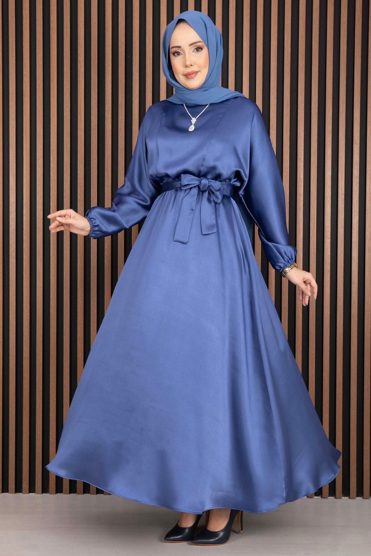 Beli Büzgülü Kuşaklı Tesettür Elbise mavi