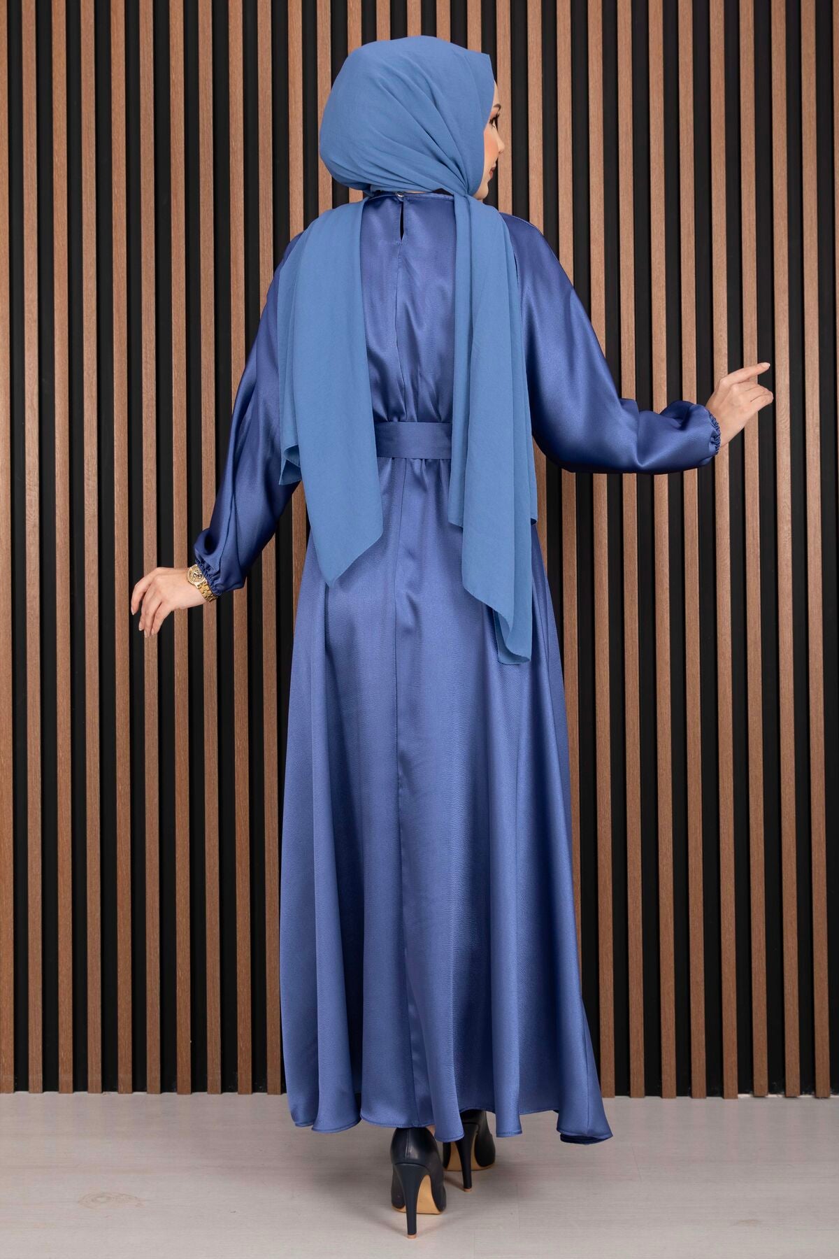 Beli Büzgülü Kuşaklı Tesettür Elbise mavi