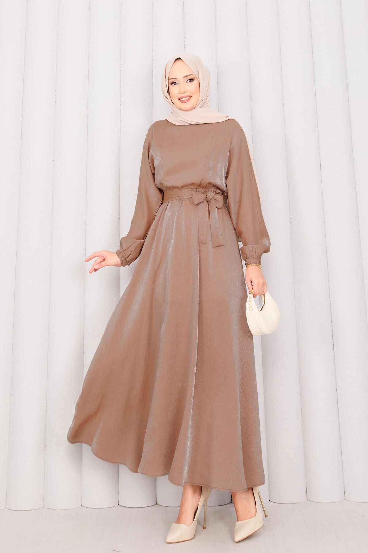 Robe voilée à manches chauve-souris avec ceinture amovible et cordon froncé couleur tabac Beli