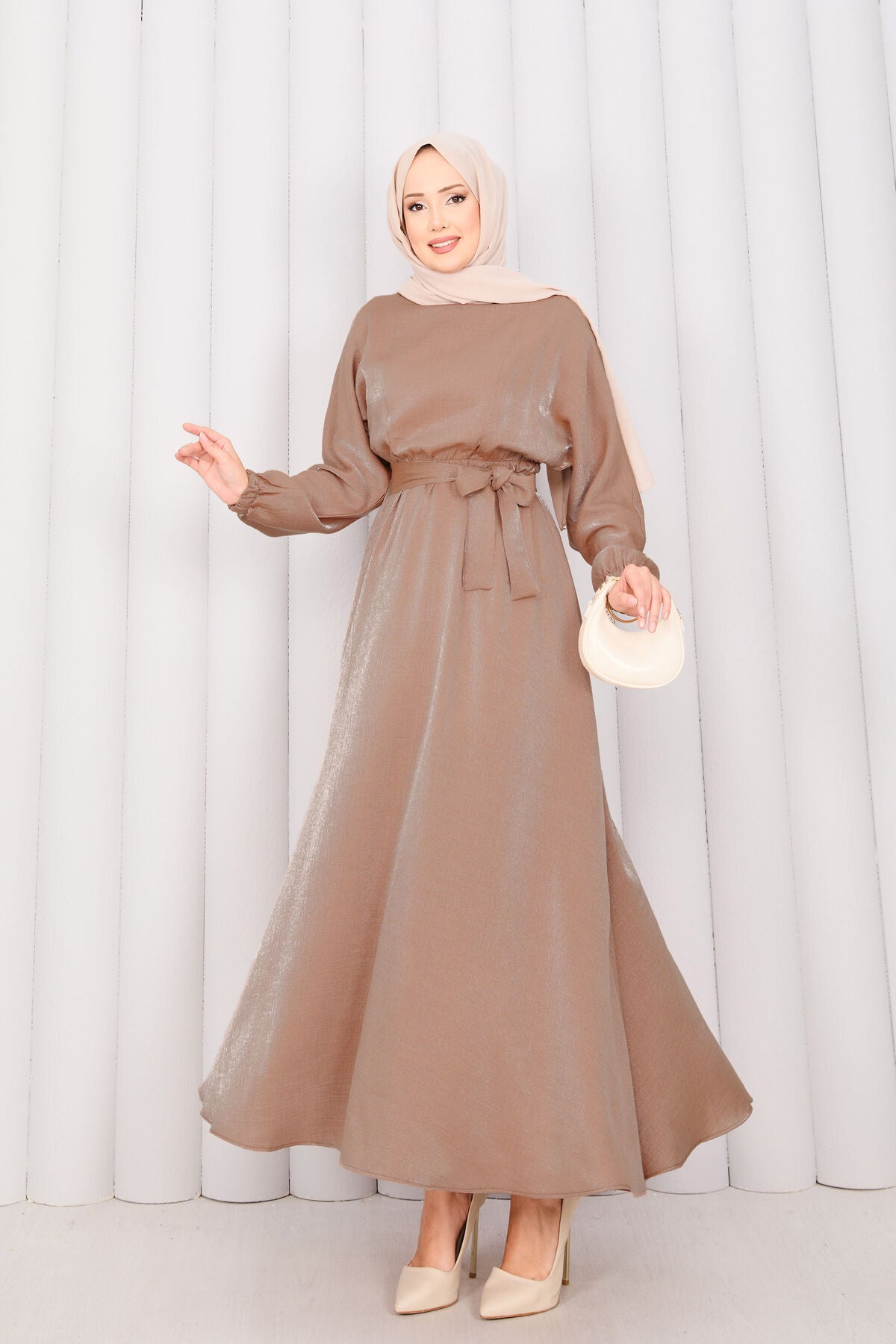 Robe voilée à manches chauve-souris avec ceinture amovible et cordon froncé couleur tabac Beli