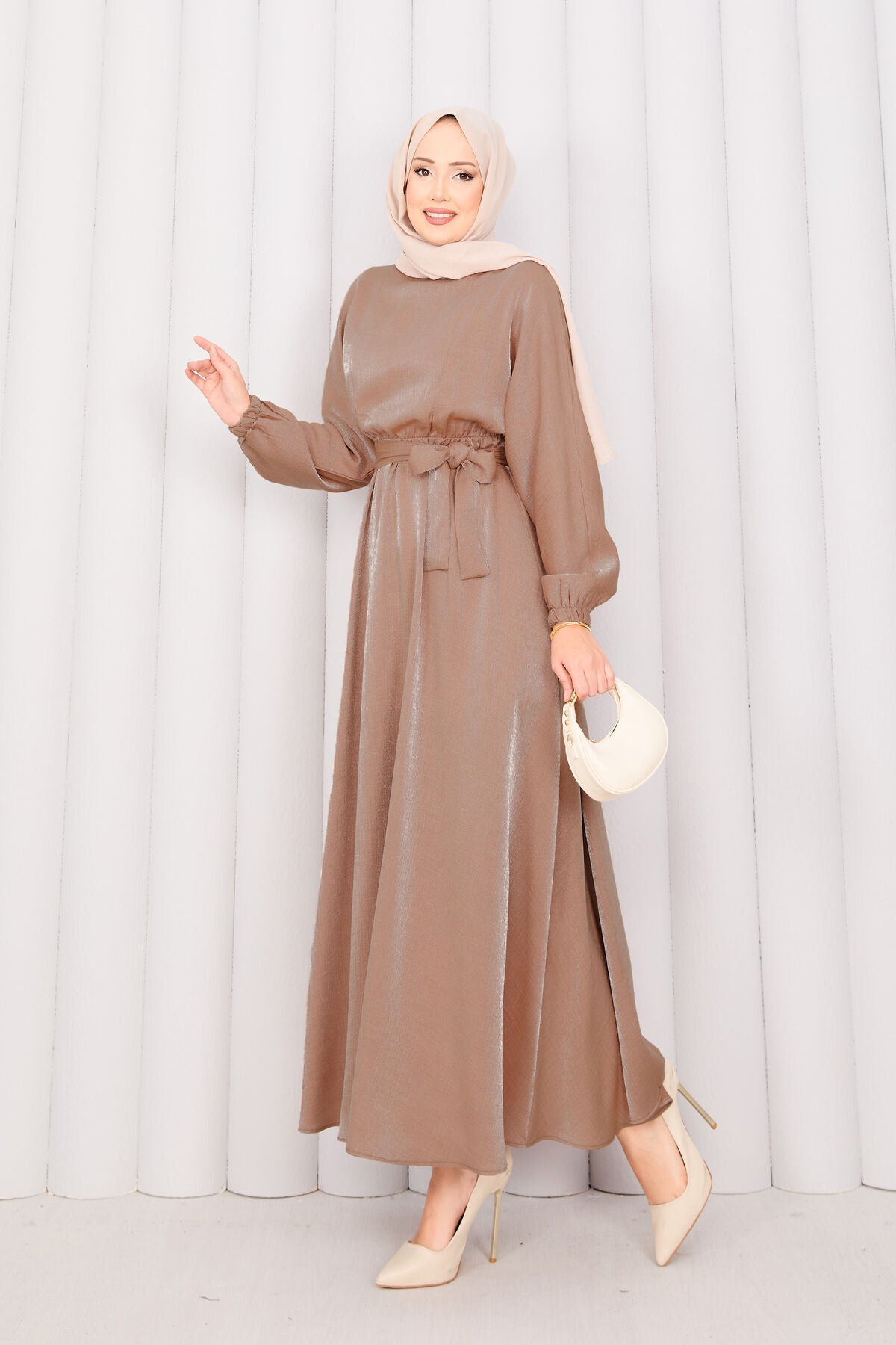 Robe voilée à manches chauve-souris avec ceinture amovible et cordon froncé couleur tabac Beli