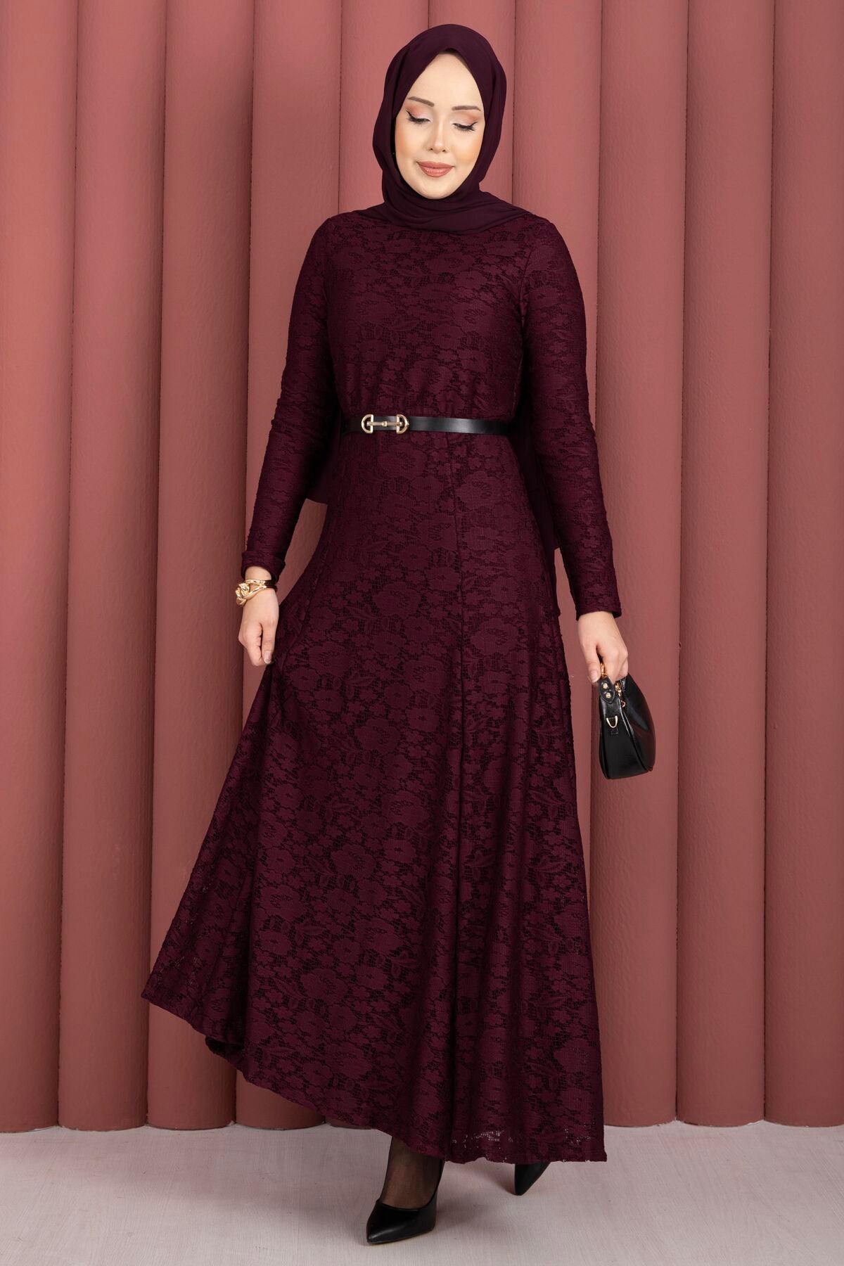 Dantel Detaylı Kemerli Tesettür Elbise bordo