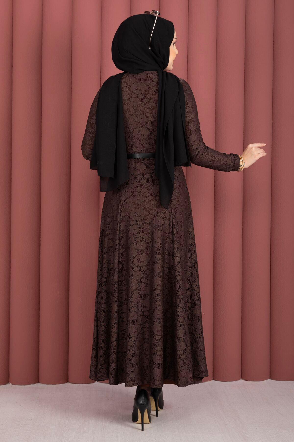 Dantel Detaylı Kemerli Tesettür Elbise kahverengi