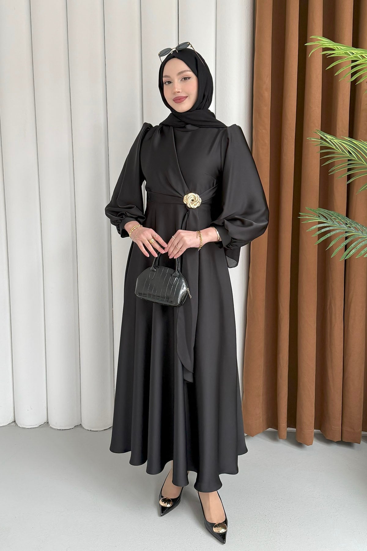 Broş Detaylı Premium Kumaş Saten Tesettür Abiye-siyah