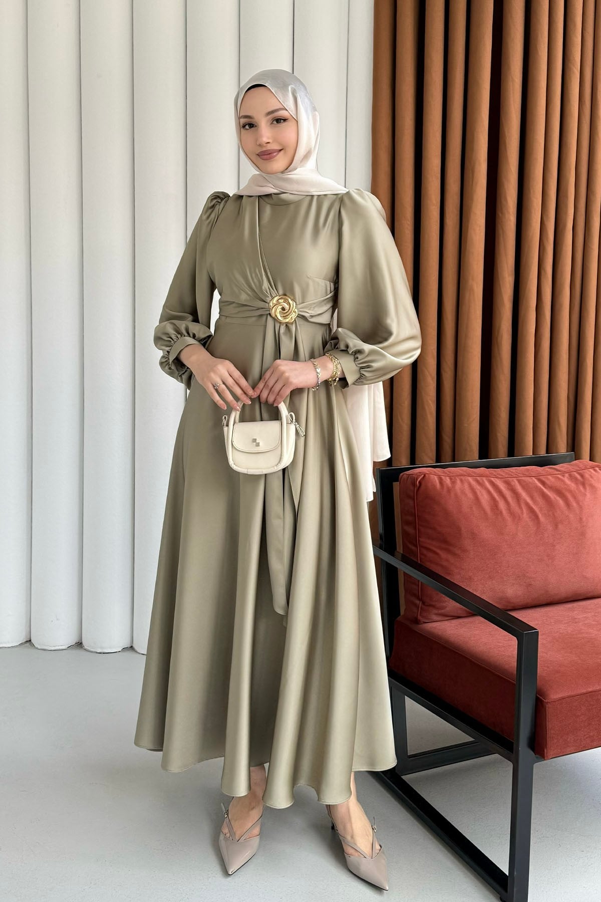 Broş Detaylı Premium Kumaş Saten Tesettür Abiye- haki