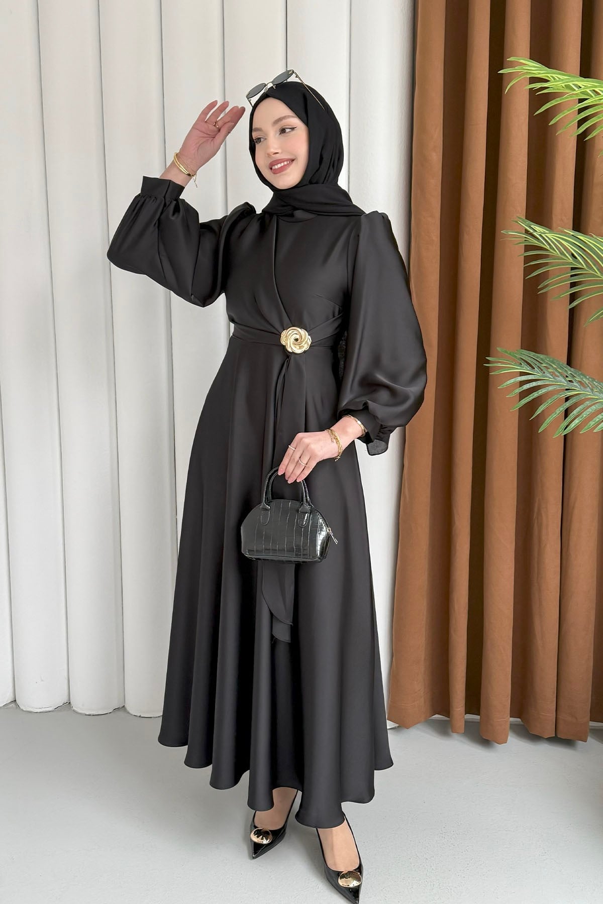 Broş Detaylı Premium Kumaş Saten Tesettür Abiye-siyah