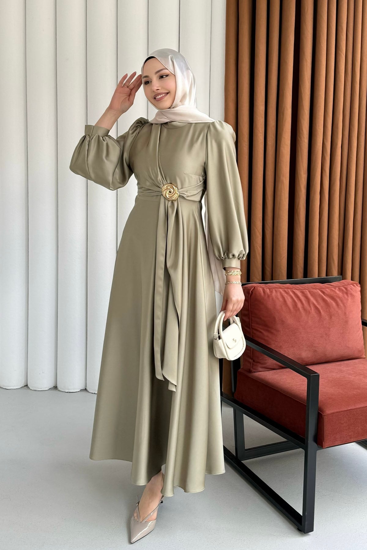 Broş Detaylı Premium Kumaş Saten Tesettür Abiye- haki