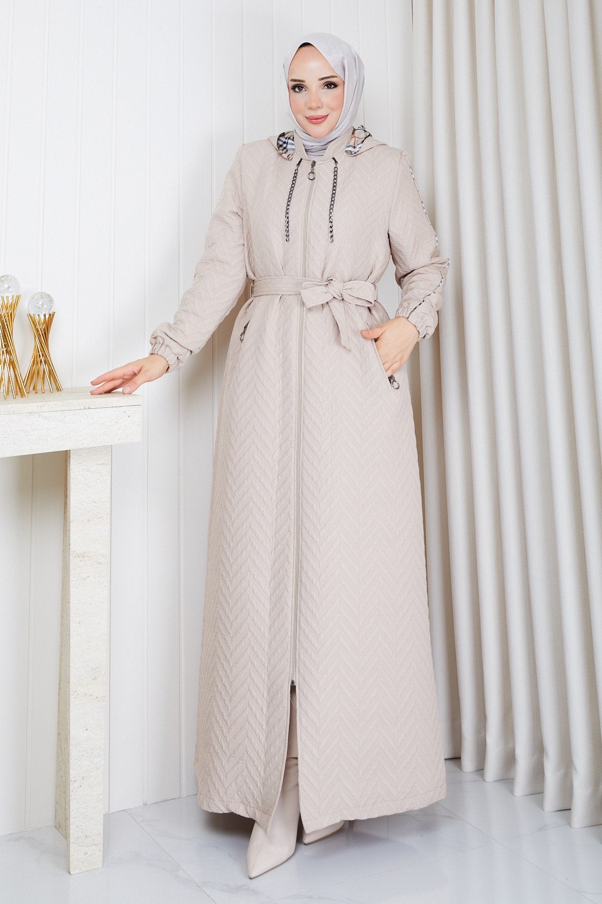 Burberry desenli Kapitone Manto krem
