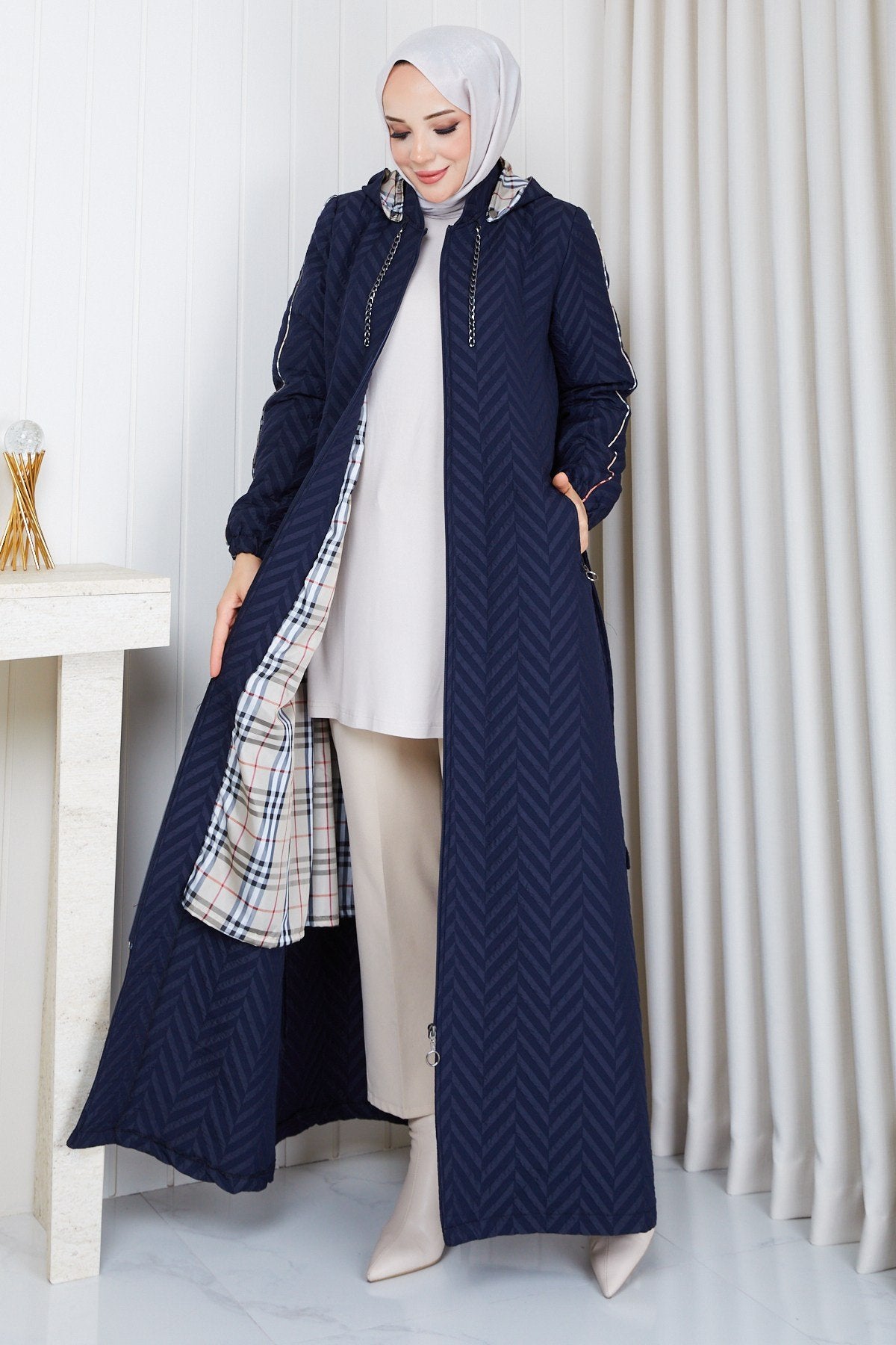 Burberry desenli Kapitone Manto lacivert