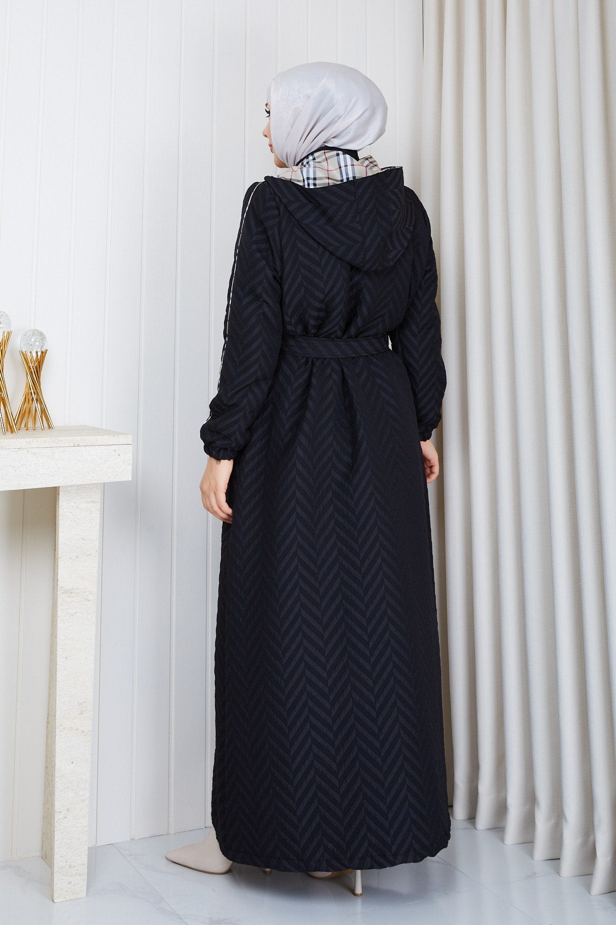 Burberry desenli Kapitone Manto siyah