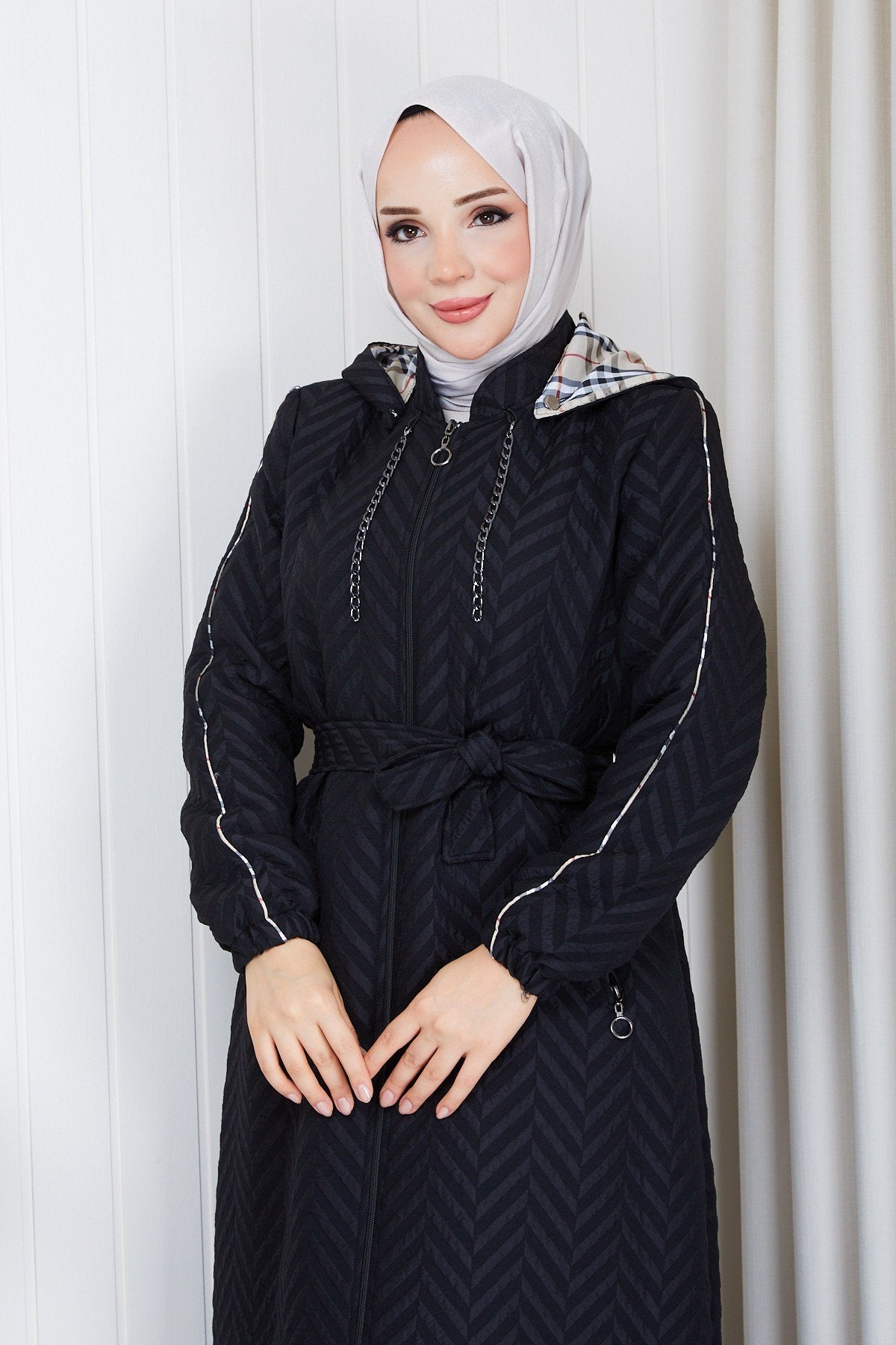 Burberry desenli Kapitone Manto siyah