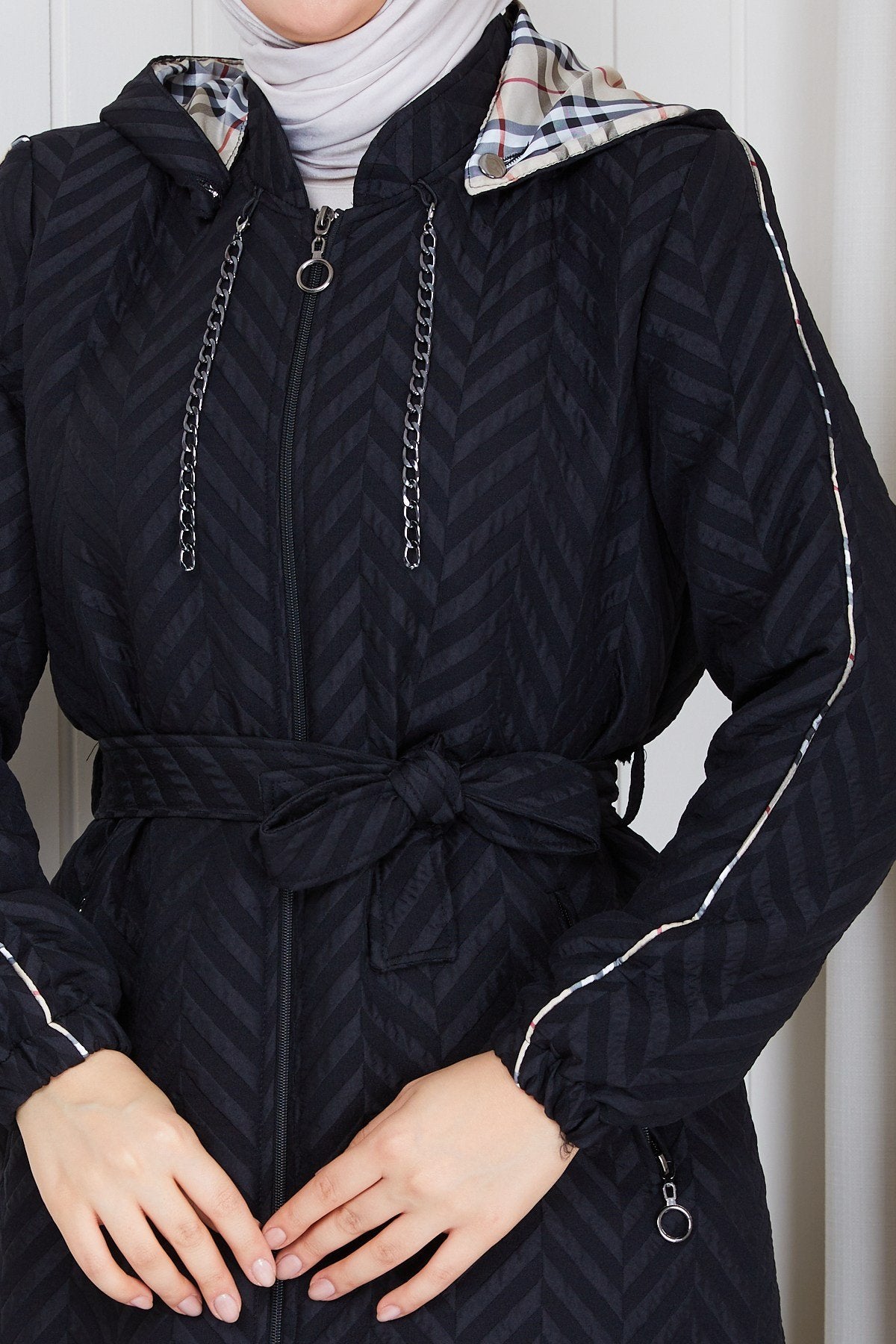 Burberry desenli Kapitone Manto siyah