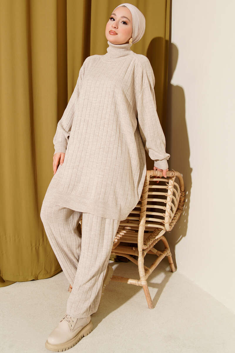 Turtleneck Oversize Knit Two-Piece Set cream
