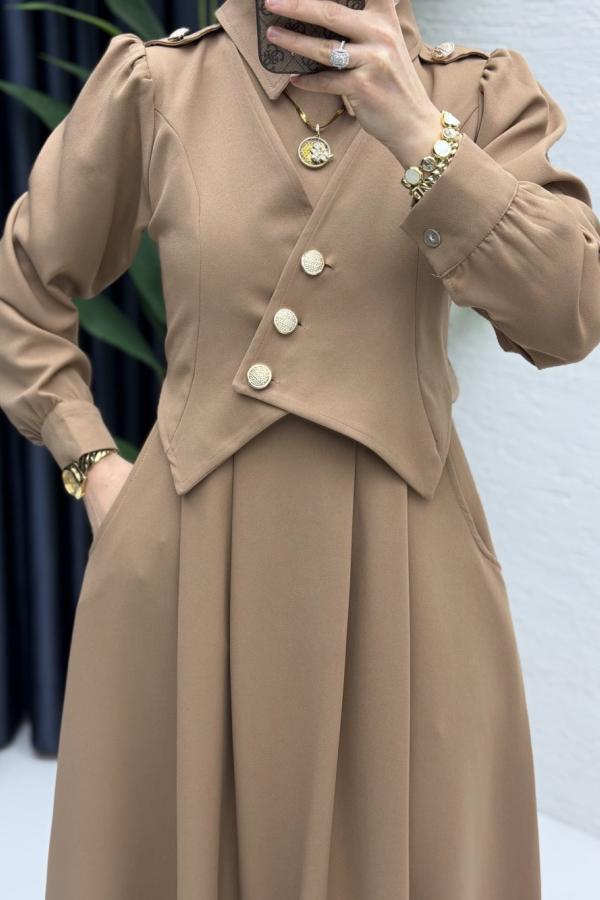 Kleid mit Weste in Cognac