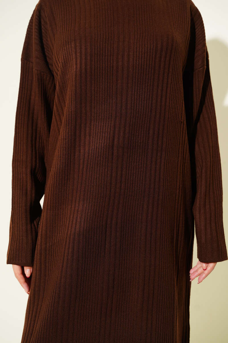 Dik Yaka Fitilli Triko Elbise Kahverengi