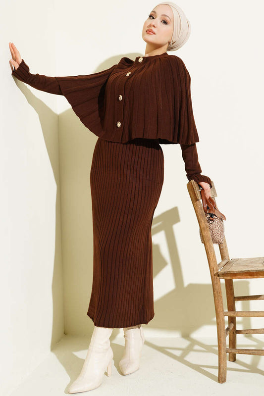 Ensemble robe en tricot avec cape boutonnée marron