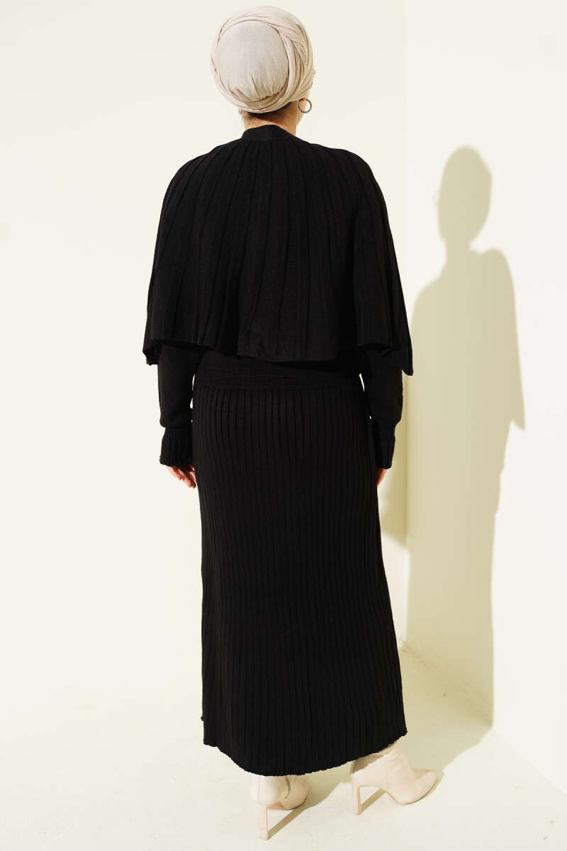 Ensemble robe en tricot avec cape à boutons noir