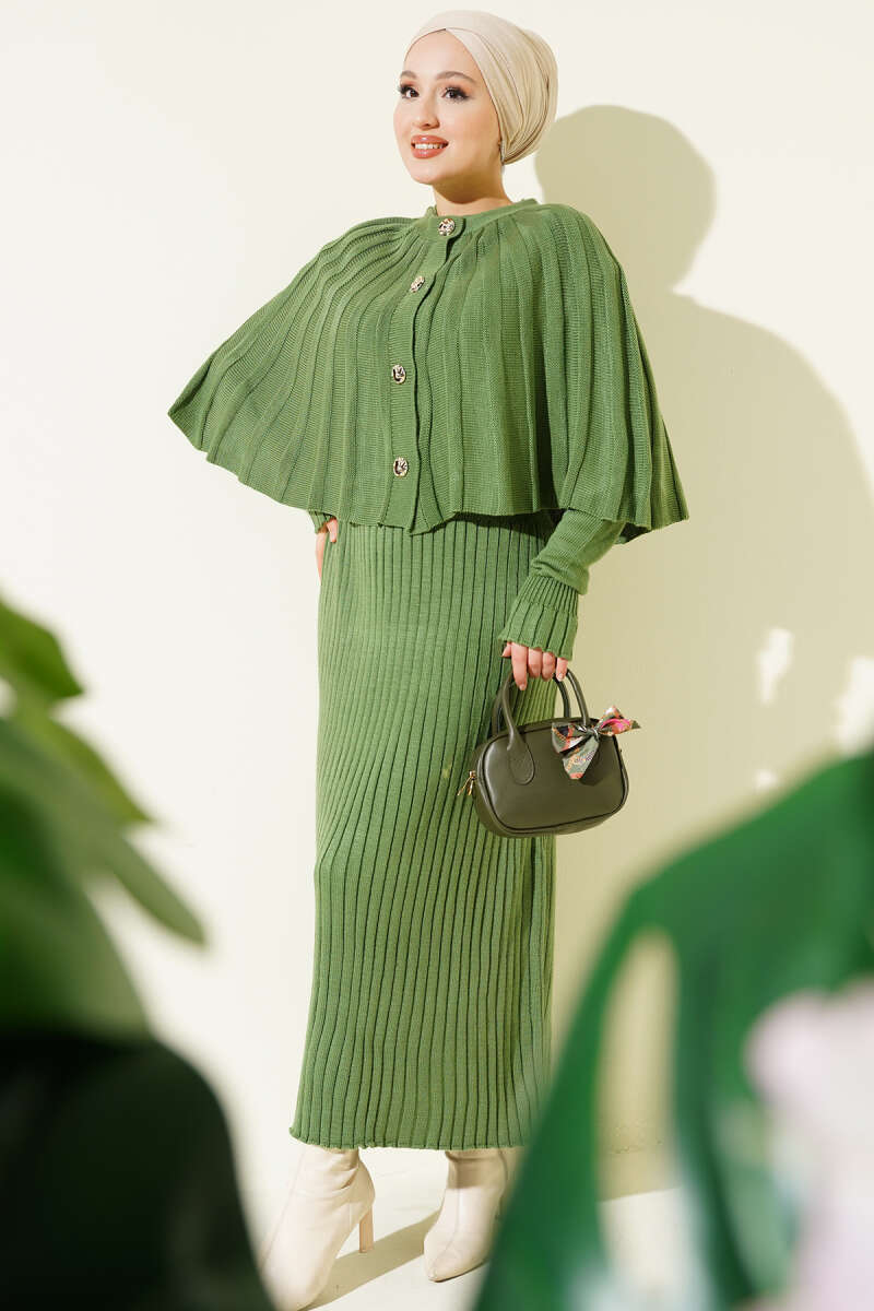 Ensemble robe en tricot avec cape boutonnée vert