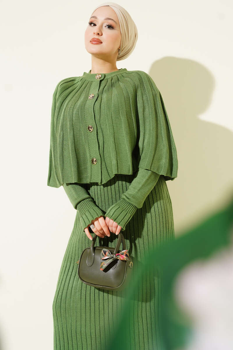 Ensemble robe en tricot avec cape boutonnée vert