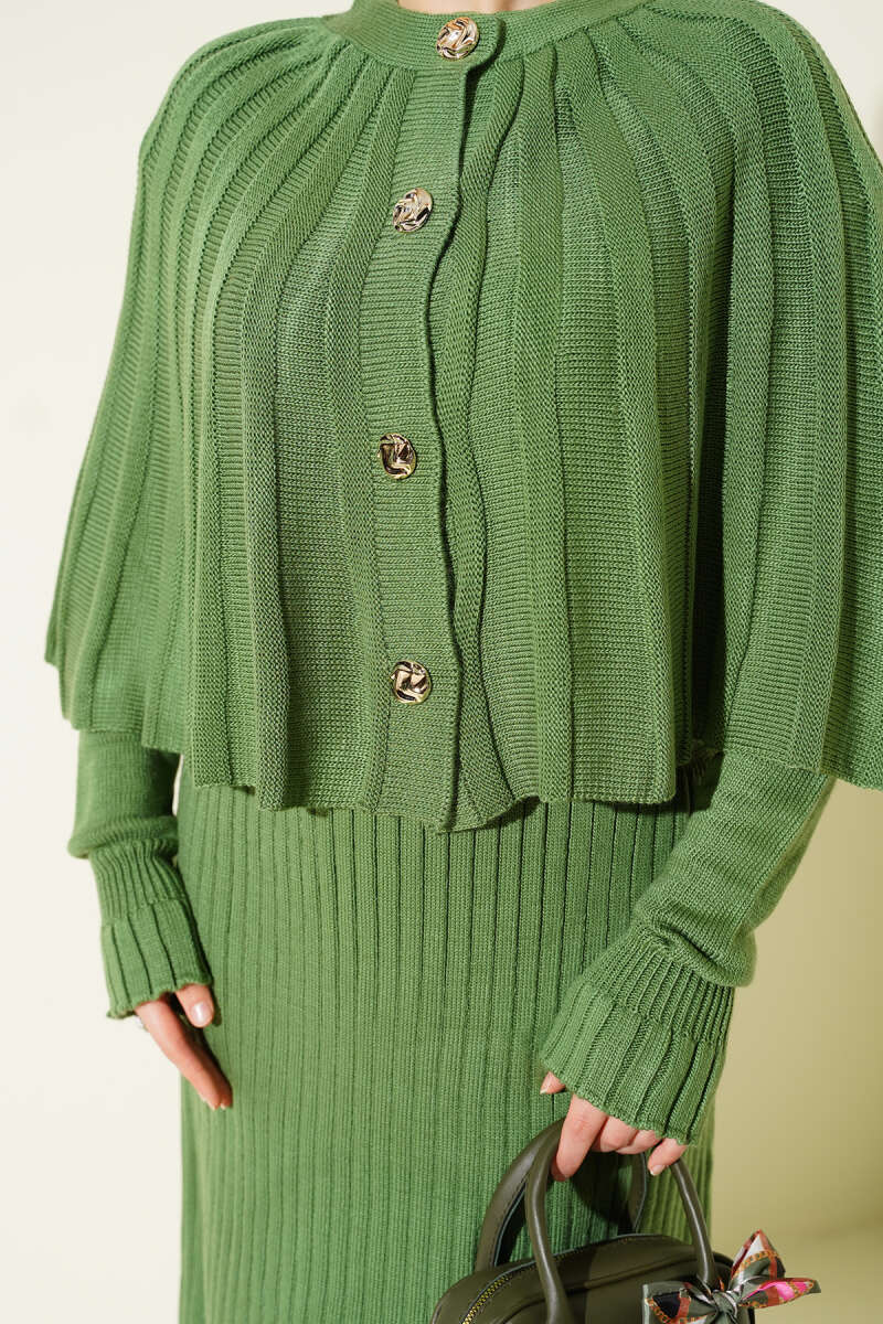 Ensemble robe en tricot avec cape boutonnée vert