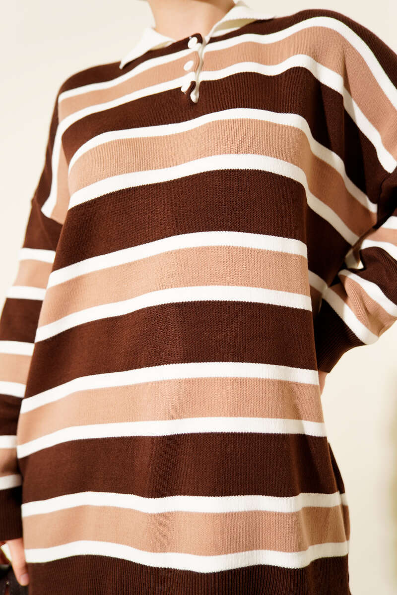 Hemdkragen, gestreifter Strick-Zweiteiler braun