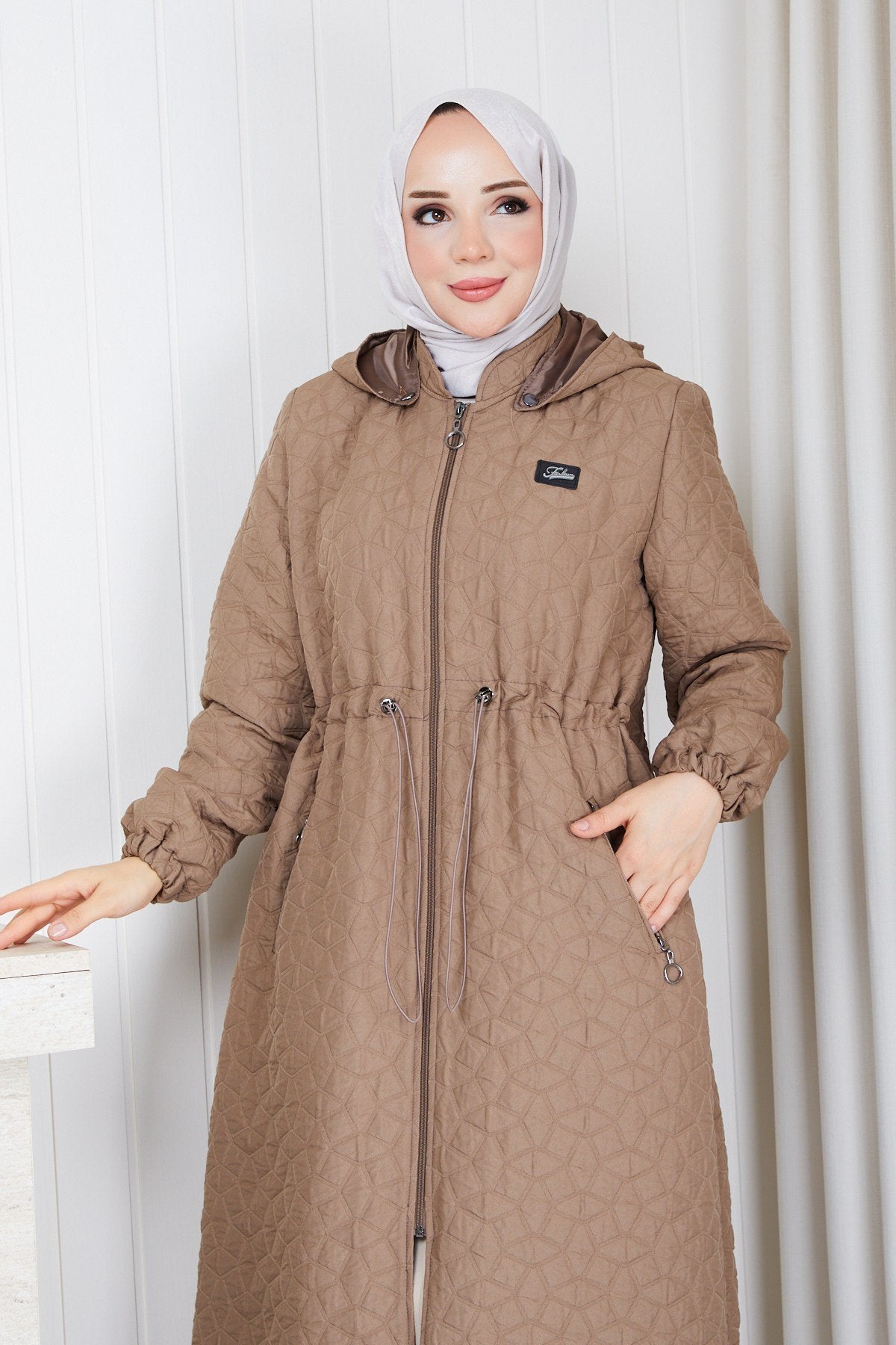 Beli lastikli Kapitone Kap camel