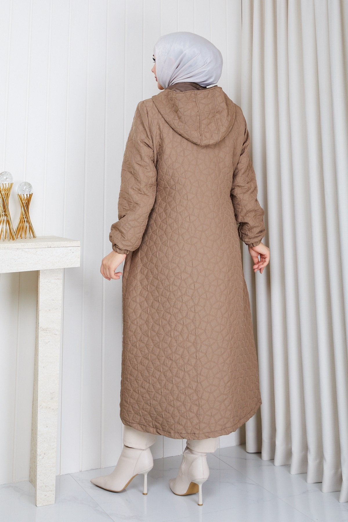 Beli lastikli Kapitone Kap camel