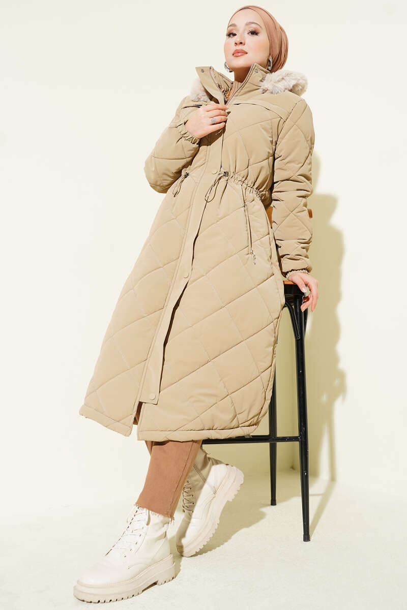 Kürk Kapüşonlu Kapitone Uzun Mont bej