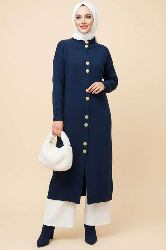 Cardigan long en tricot bleu marine avec boutons dorés en métal