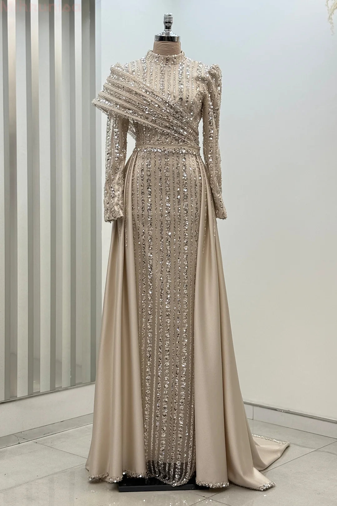 Omuz Detaylı Saten Abiye gold