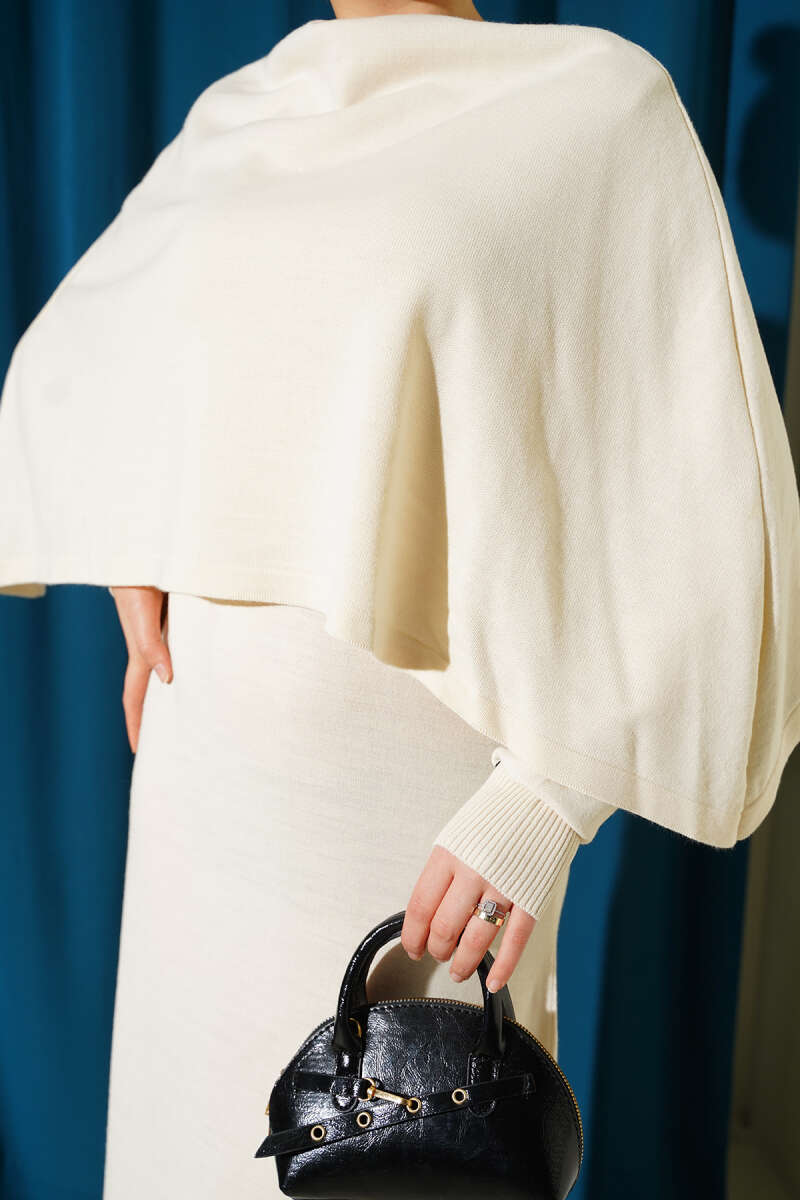 Pelerin Detaylı Triko Elbise ekru