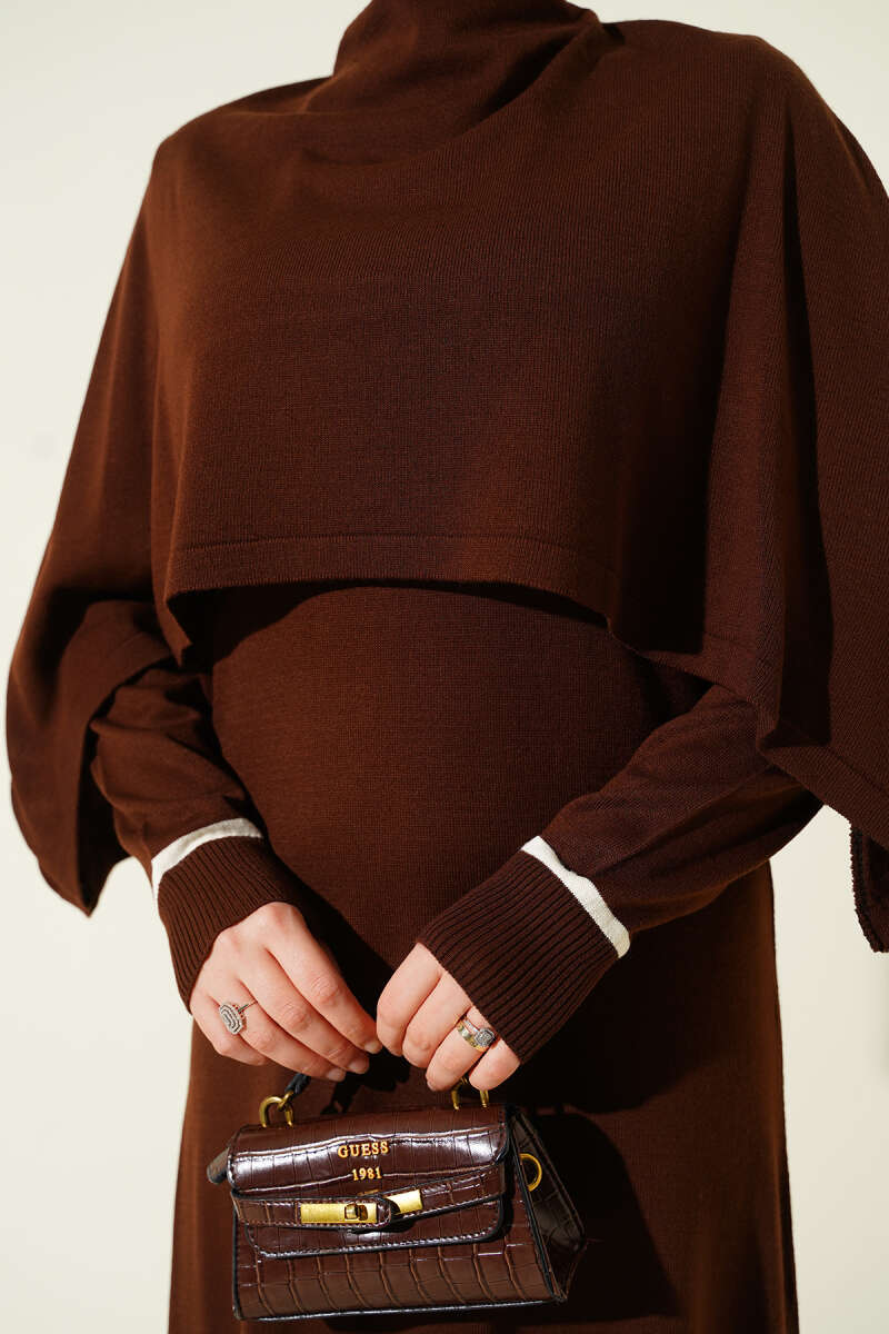 Pelerin Detaylı Triko Elbise Kahverengi