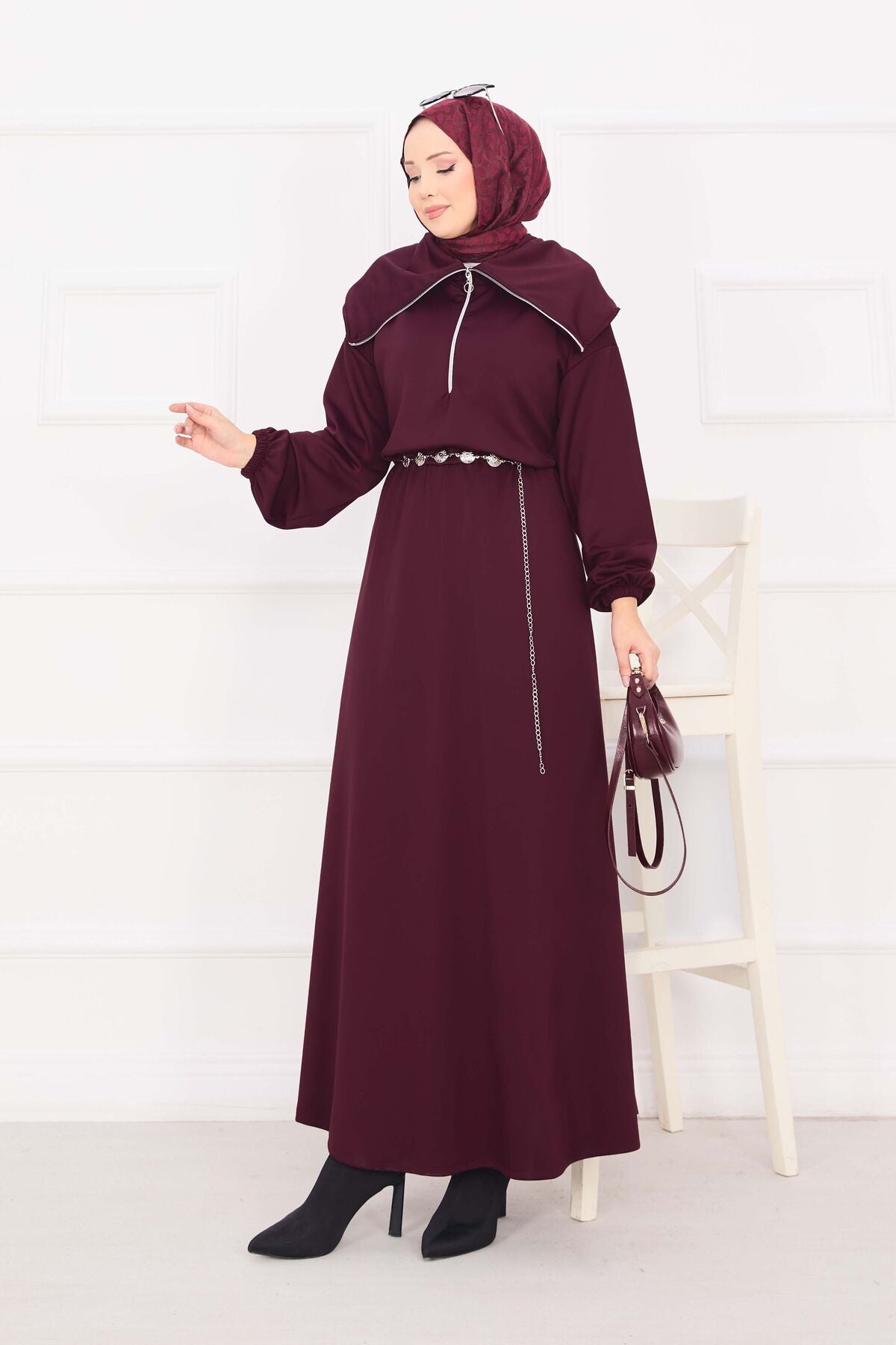 Schalkragen Ketten Gürtel Tesettür Kleid bordo